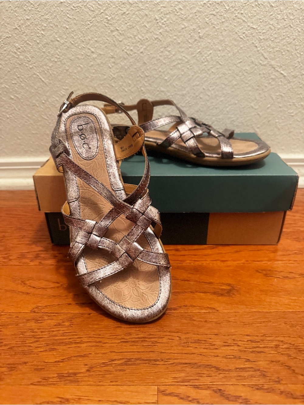 b.o.c. Born Concept Kesia Pewter Metallic Strappy Sandals Size 8